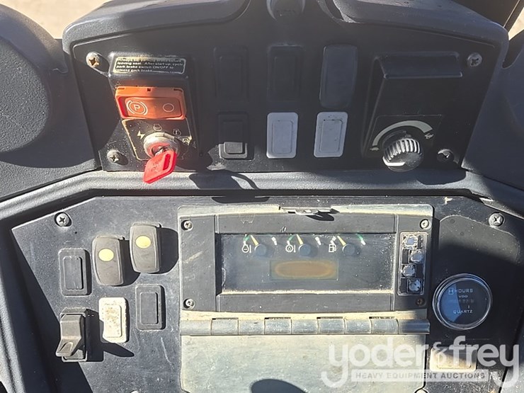 2010-deere-310sj-image-74