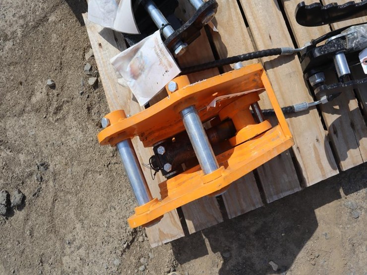 future-excavator-quick-hitch-image-4