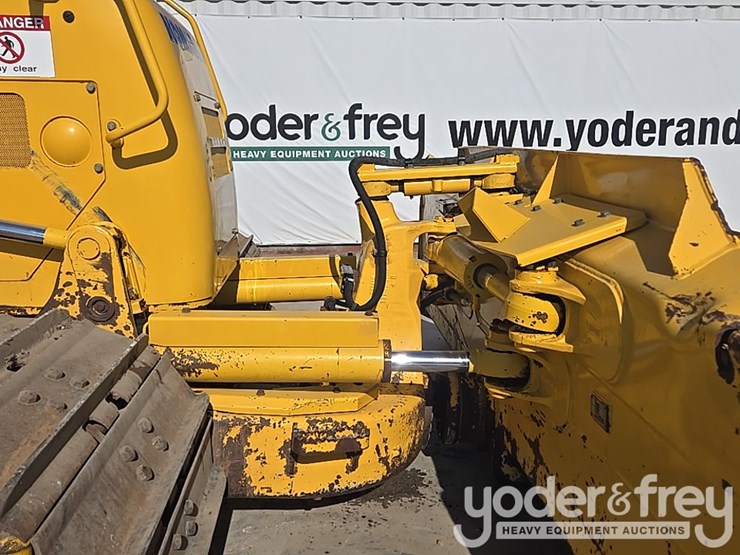 2023-komatsu-d61px-24-image-32