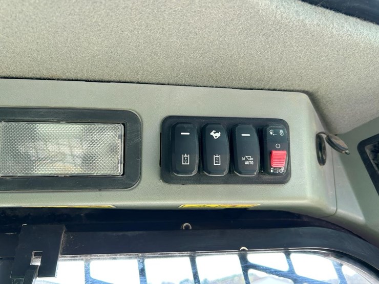 2022-caterpillar-259d3-image-28