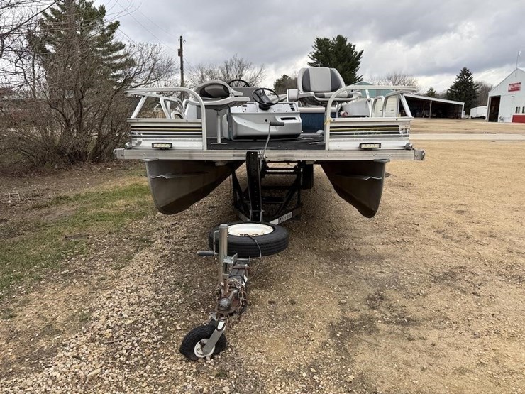 play-craft-pontoon-boat-image-2