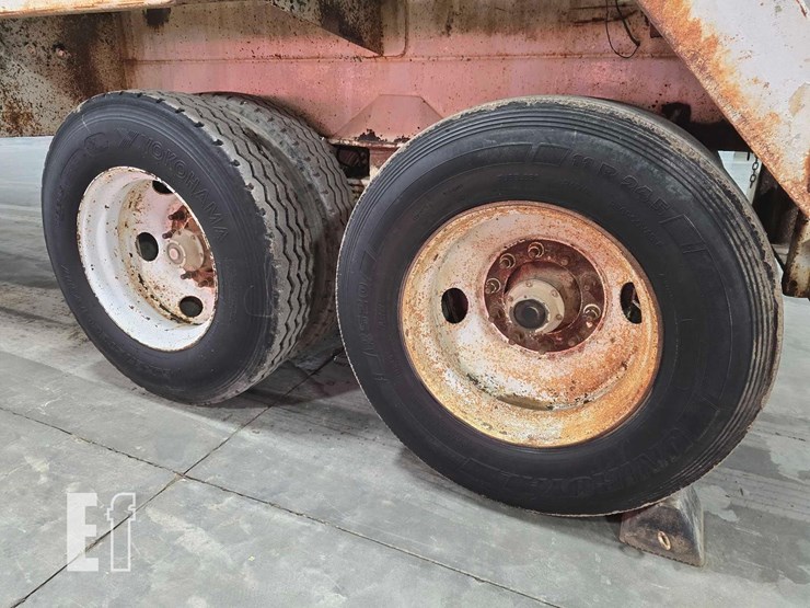 dragon-products-&-industries-vacuum-tank-trailer-image-17