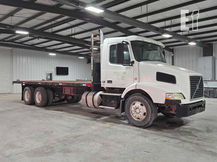 2008-volvo-vnm64200-image-2