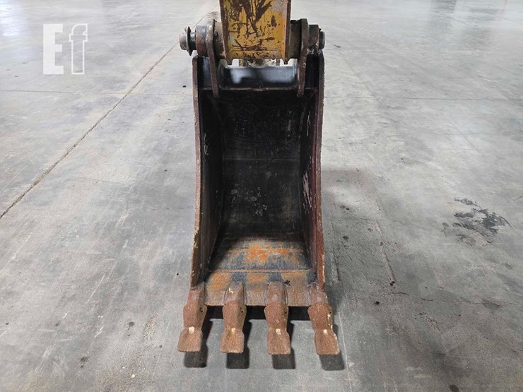 2021-caterpillar-416-image-14