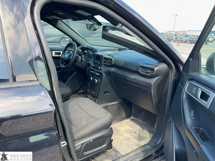 2020-ford-explorer-image-16