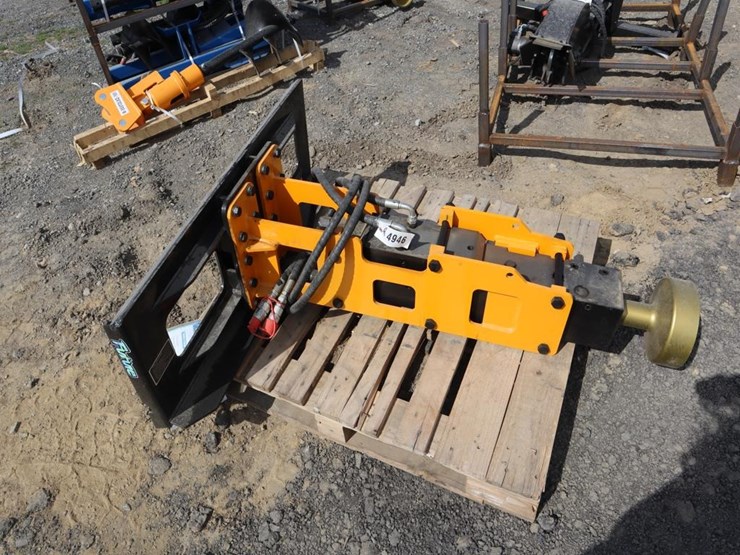 future-skid-steer-post-driver-image-2