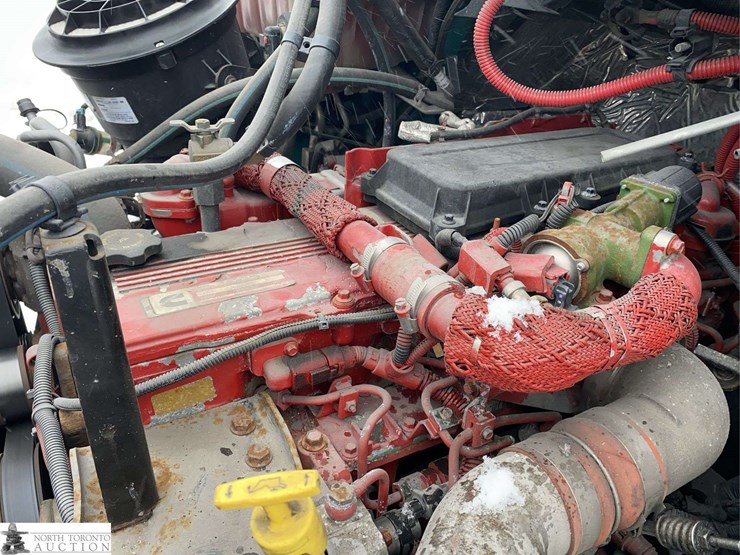 2011-freightliner-m2-106-image-46