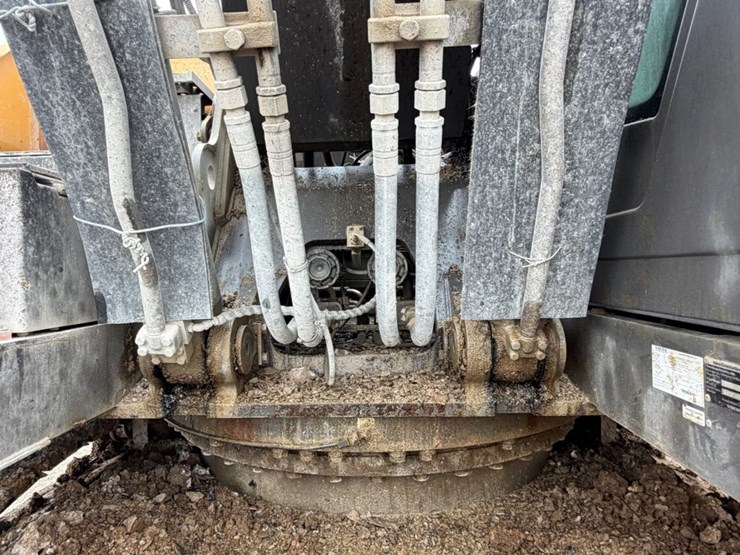 2022-volvo-ec300el-image-11