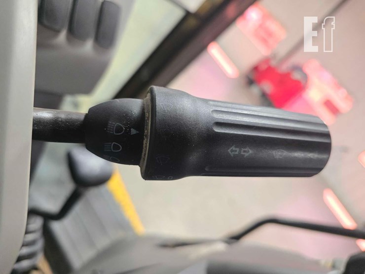 2021-caterpillar-416-image-22