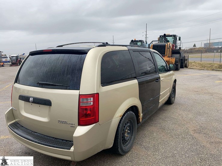 2010-dodge-grand-caravan-se-image-4