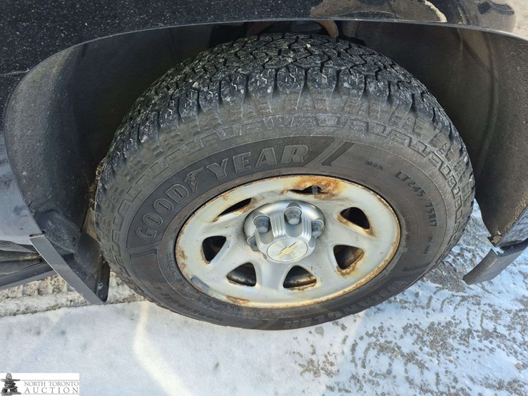 2018-chevrolet-suburban-image-27