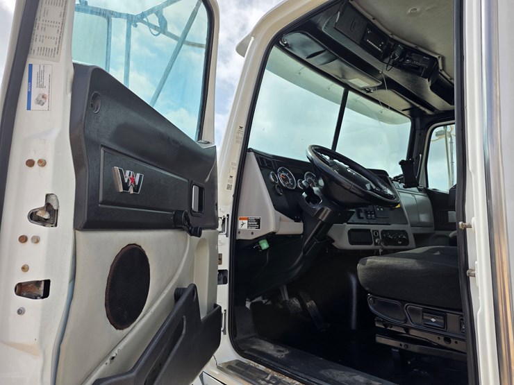 2022-westernstar-daycab-4700-concrete-mixer-truck-image-8