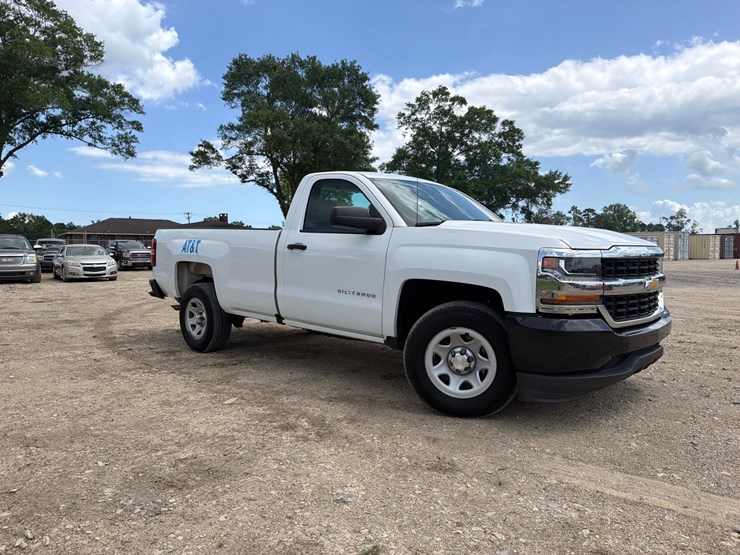 2018-chevrolet-1500-image-2