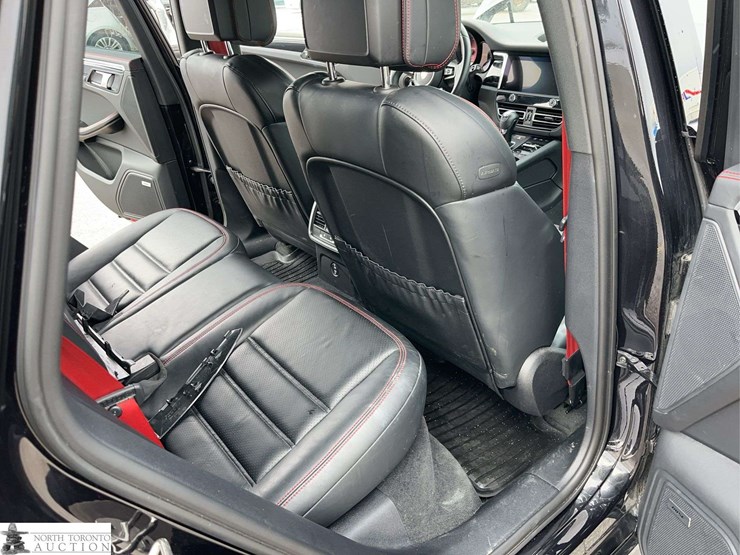 2024-porsch-macan-gts-image-30