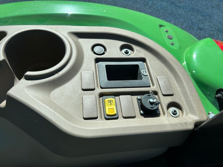 2021-john-deere-5075e-image-26