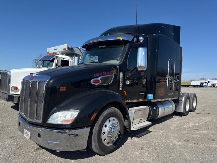 2018-peterbilt-579-image-1