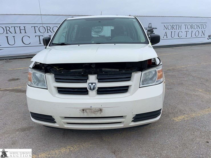 2010-dodge-grand-caravan-image-2