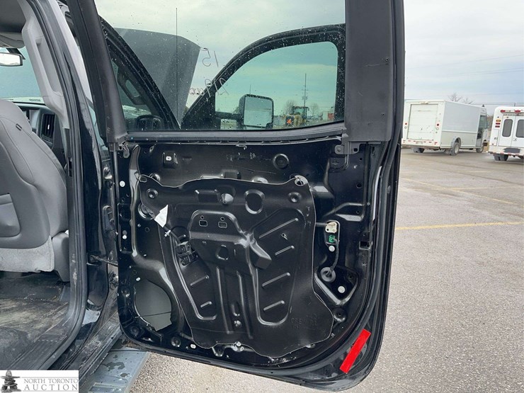 2015-chevrolet-silverado-2500hd-image-35