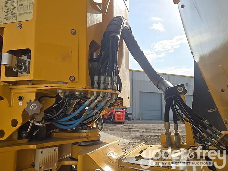 2022-deere-260e-image-26