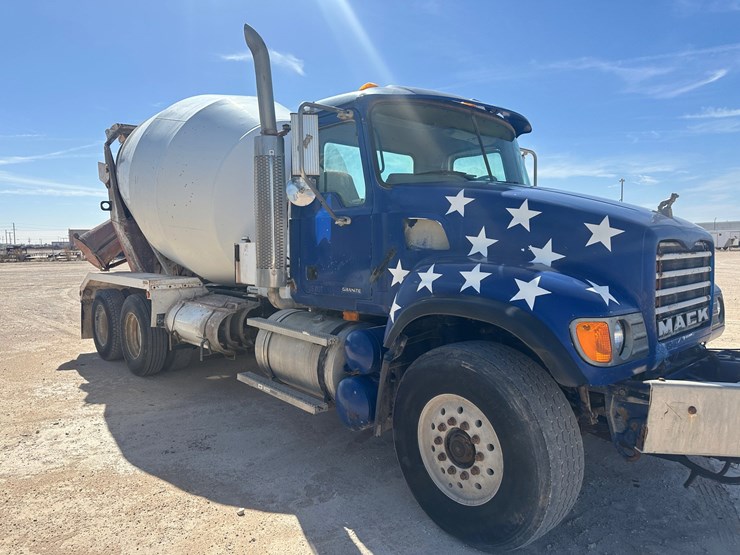 2005-mack-cv713-mixer-truck-image-3