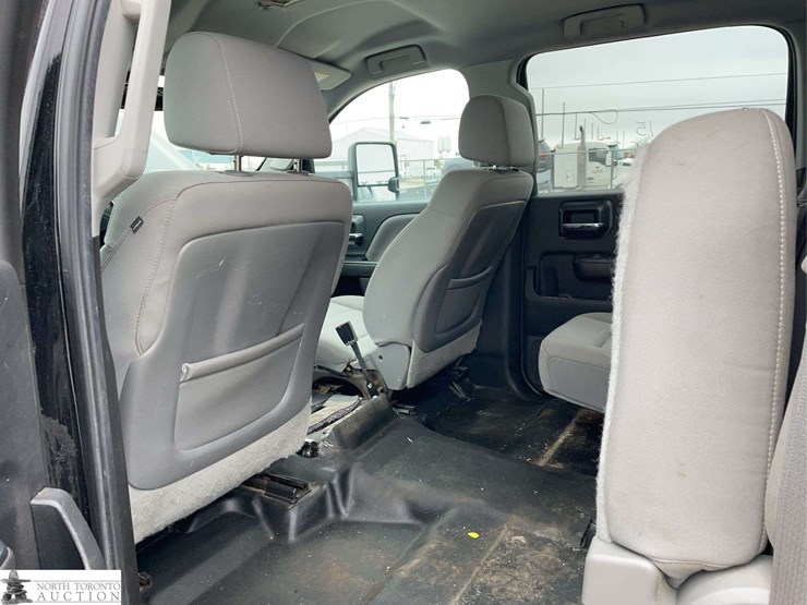 2015-chevrolet-silverado-2500hd-image-15