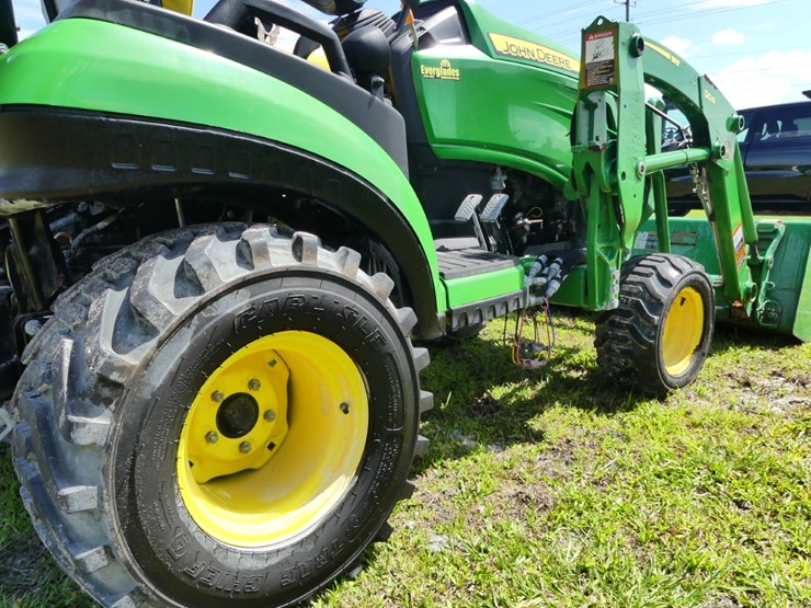 2022-john-deere-1025r-image-6