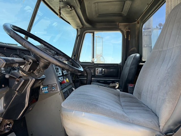 1994-mack-ch613-image-12