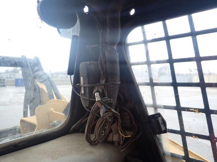 2010-caterpillar-232b-image-24