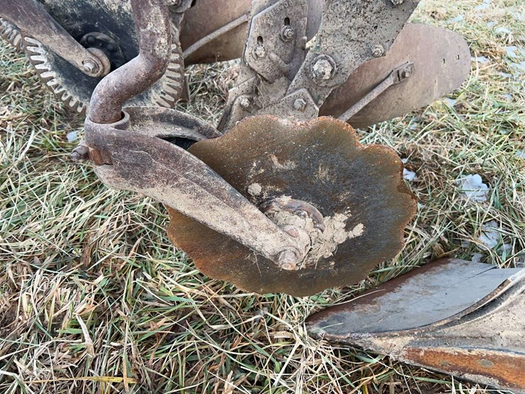 john-deere-four-bottom-plow-image-15
