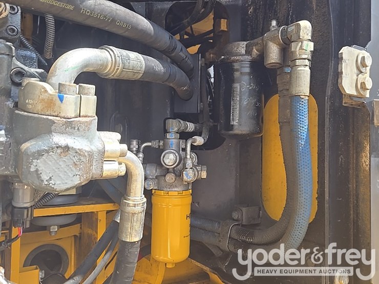 2017-deere-210g-lc-image-69