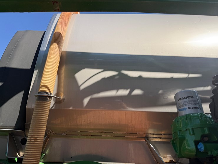 2015-john-deere-r4038-image-17