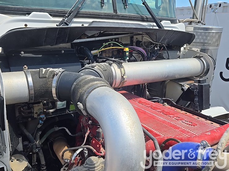 2014-kenworth-t880-image-104