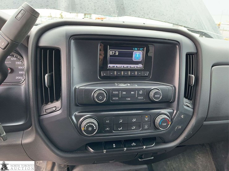 2015-chevrolet-silverado-2500hd-image-13