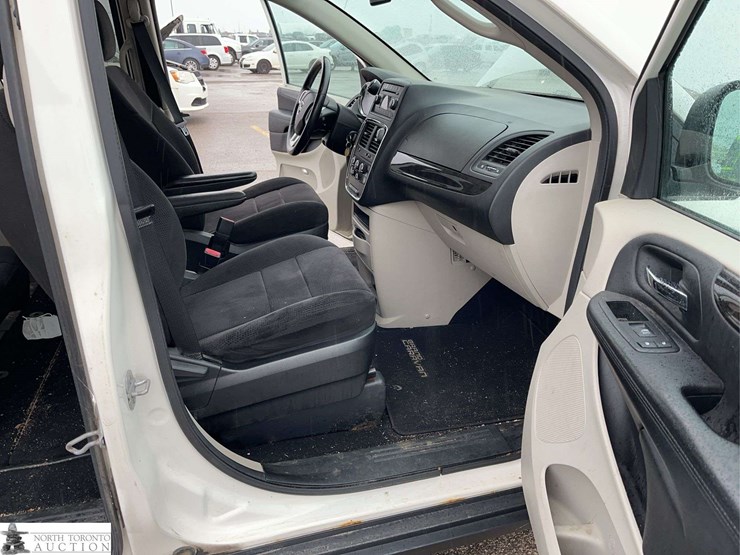 2013-dodge-grand-caravan-se-image-11