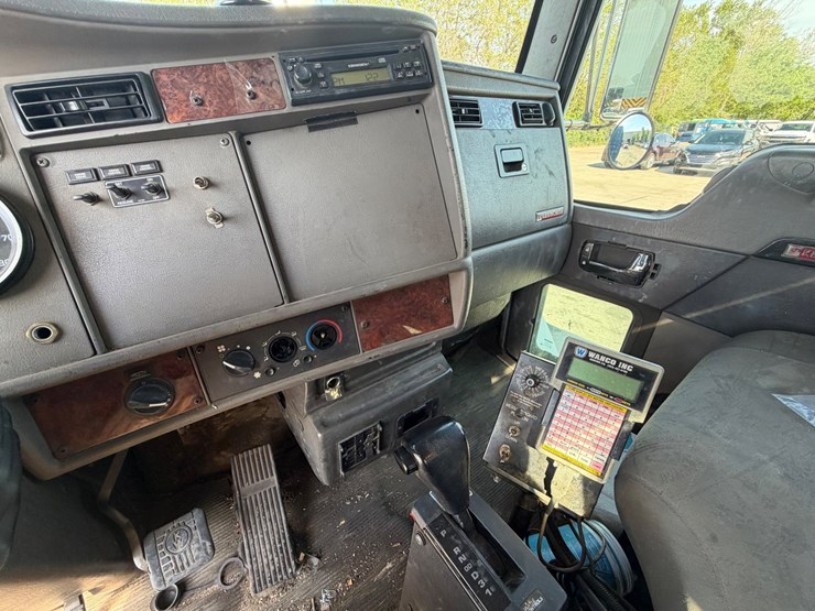 2007-kenworth-t300-image-19