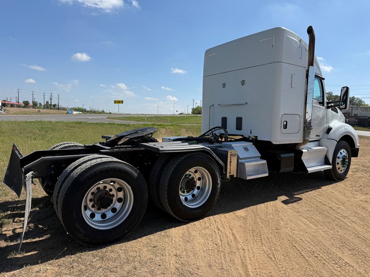 2016-kenworth-t880-image-5