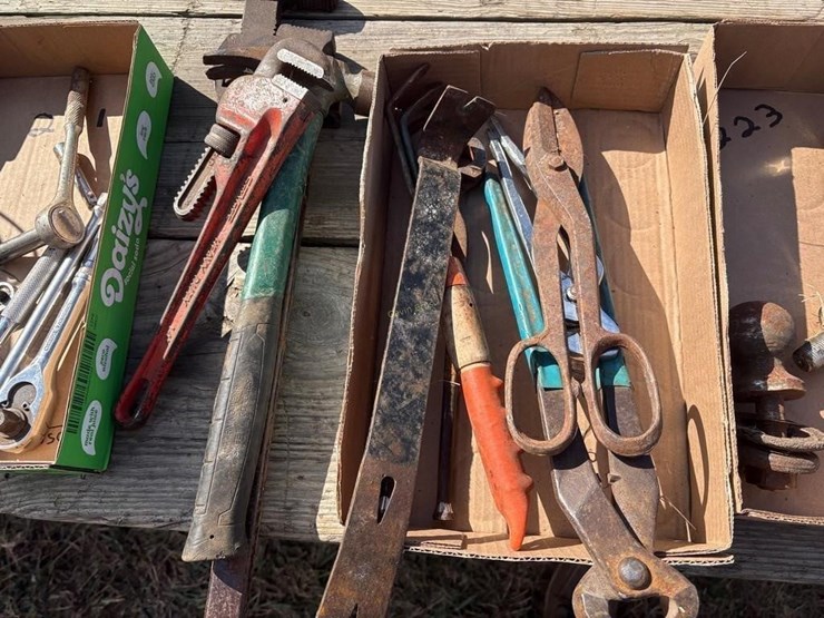 pipe-wrenches,-hammer-&-other-image-3