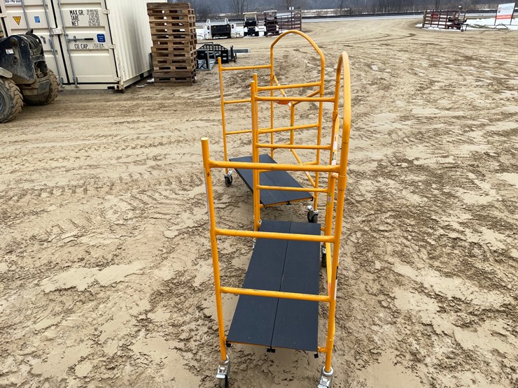 #3949-•-(2)-rolling-metal-carts-image-4