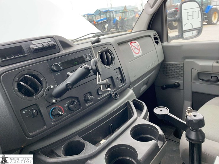 2010-ford-cargo-image-12