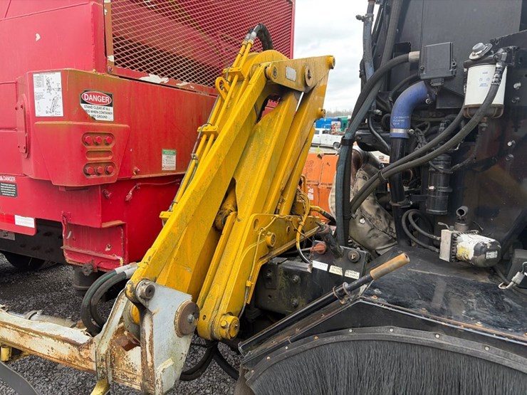 #31716-•-2009-crane-carrier-sanitation-truck-image-13