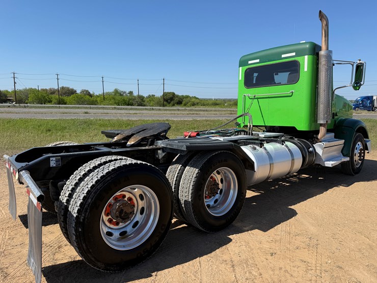 2020-peterbilt-367-image-5