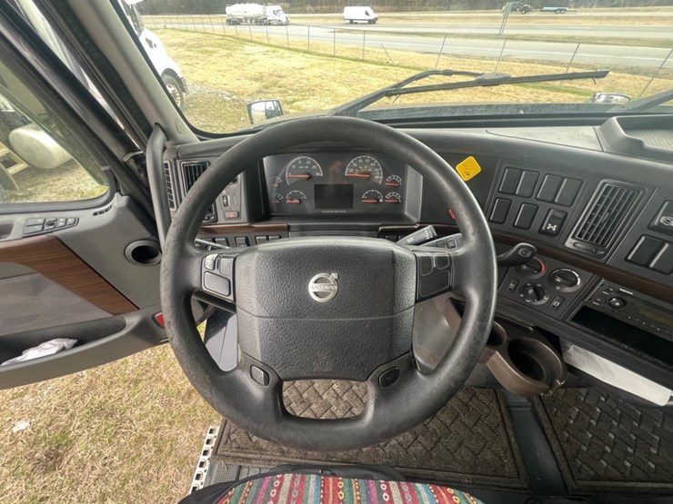 #31955-•-2012-volvo-vnl-tandem-axle-truck-tractor-image-28