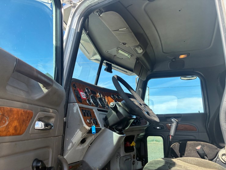 2007-peterbilt-385-image-7