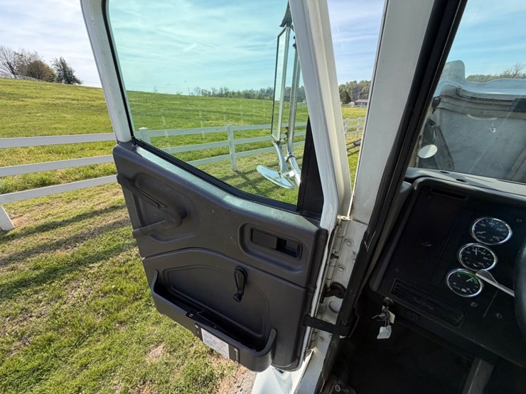 2000-international-9100-image-21