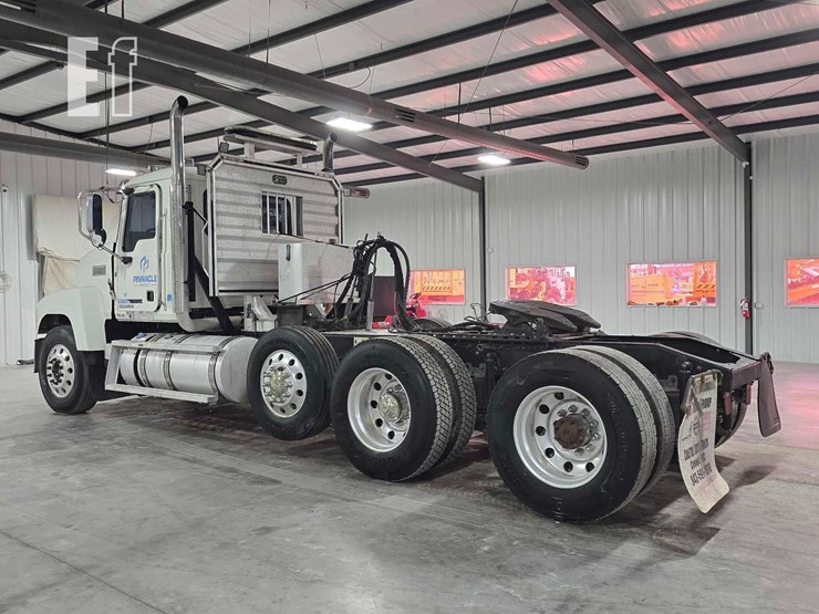 2017-mack-pinnacle-chu613-image-4