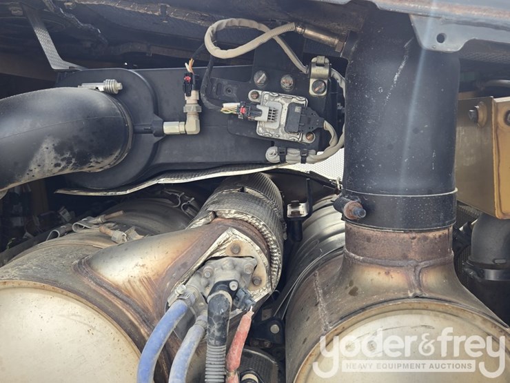 2019-caterpillar-d6-lgp-image-52