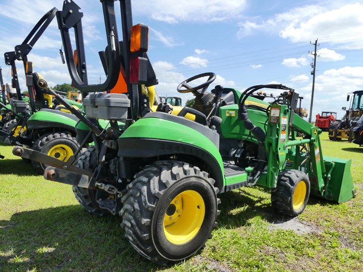 2014-john-deere-1025r-image-3