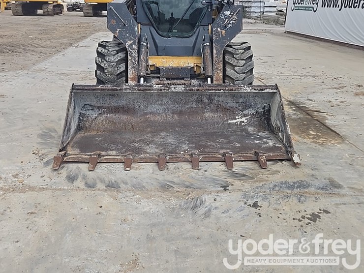 2011-deere-328d-image-17