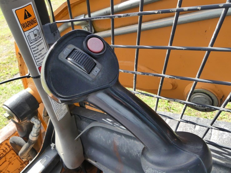 2015-case-tr320-image-12