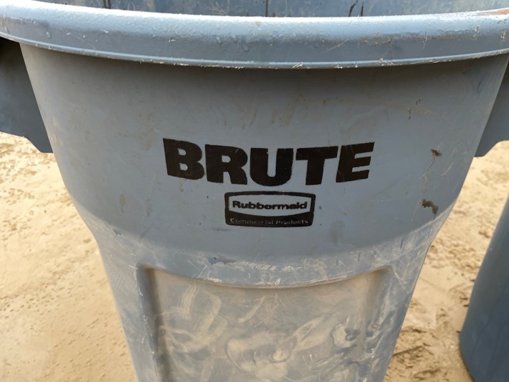 #3947-•-(3)-poly-trash-barrels-image-7